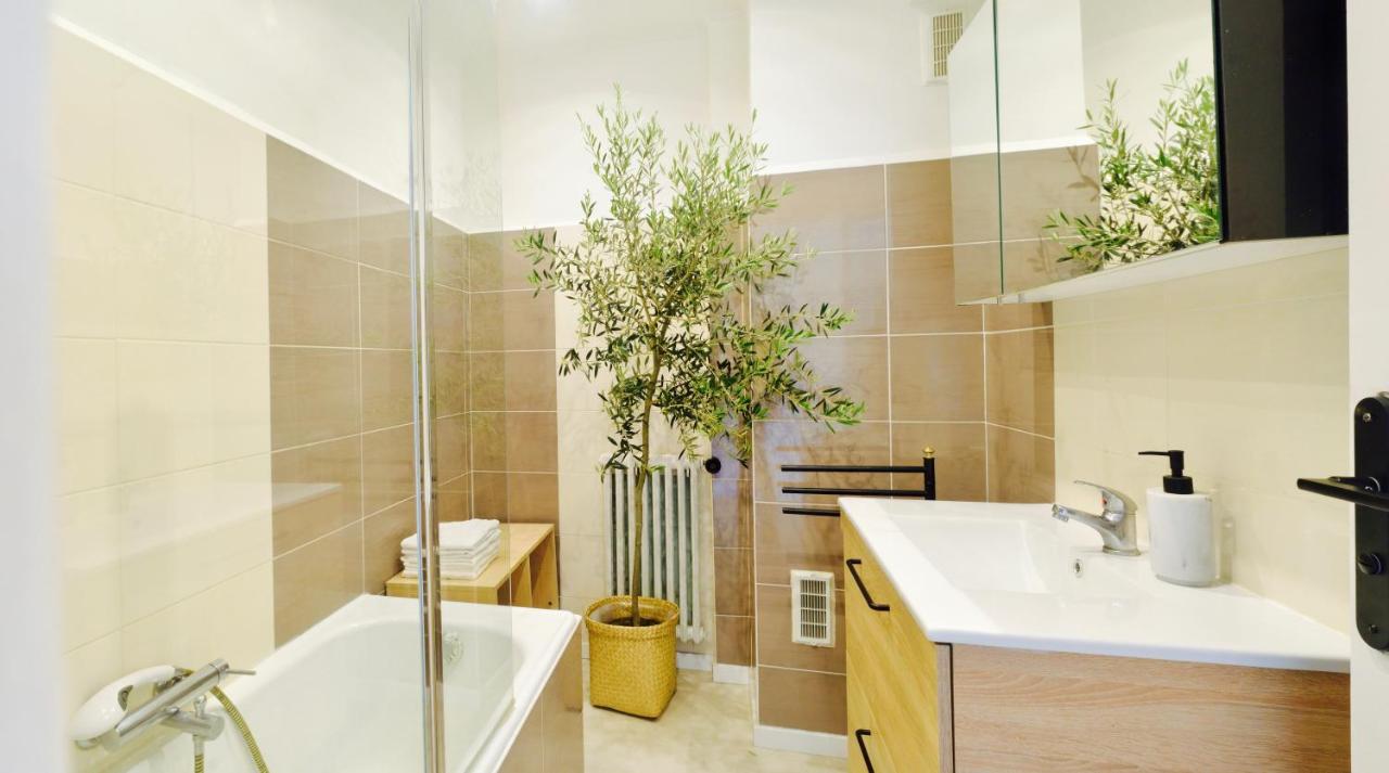 Elegant & Luminous 2-Br - Antibes City Center Extérieur photo